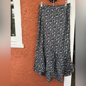 Abercrombie & Fitch Black and White Floral Midi Skirt Size XL